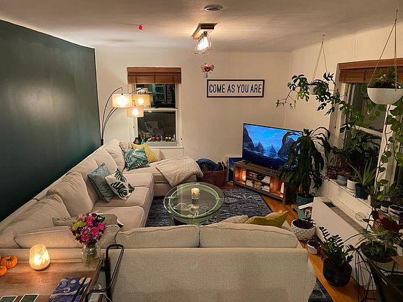 3rd image of 126 Woodside Grn APT 2A