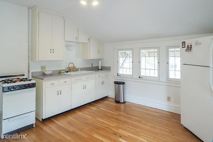 1st image of 2324 Oakland Dr