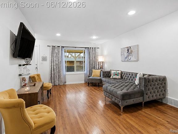 3rd image of 32808 Wareham Ct