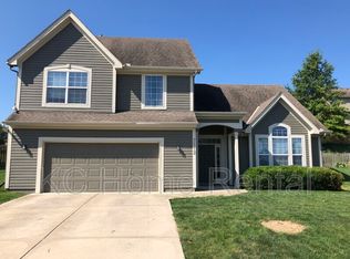 7112 Woodland Dr, Shawnee, KS 66218