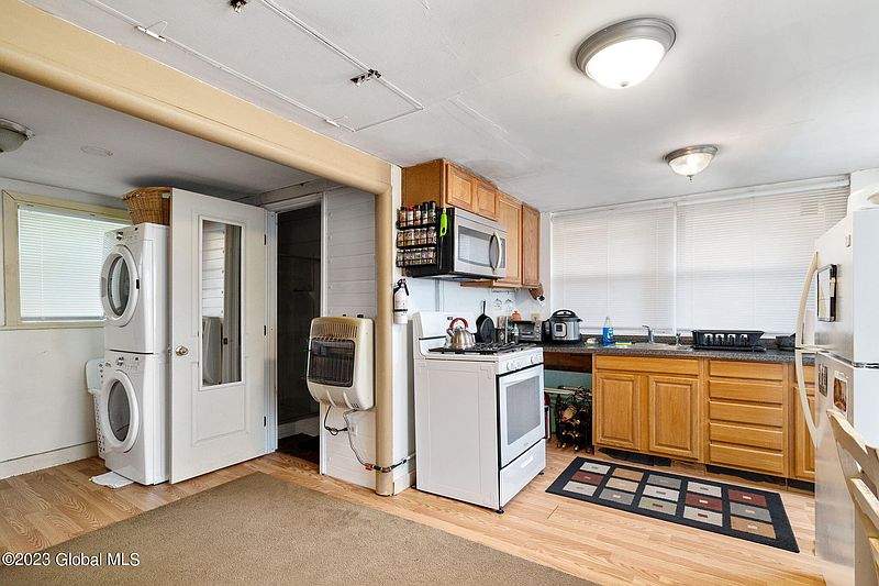 4th image of 14 Tyler Street