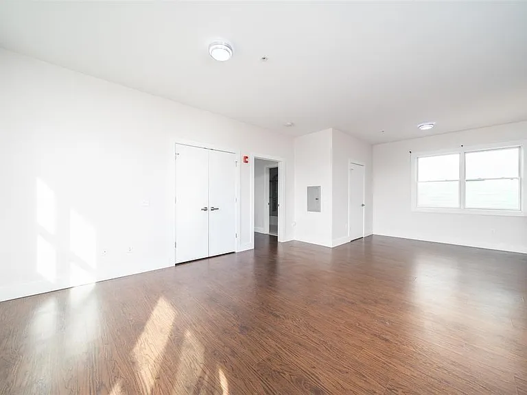 414 50th St #202 — Photo 7