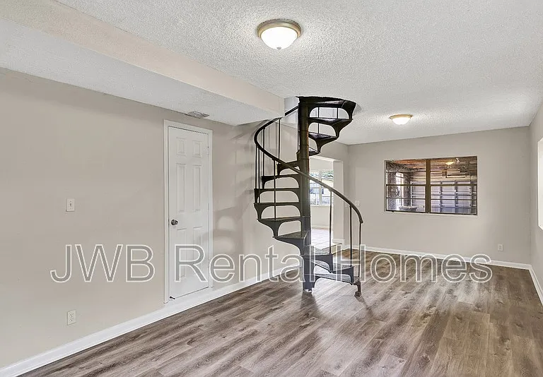 1943 Hardee St #1 — Photo 10