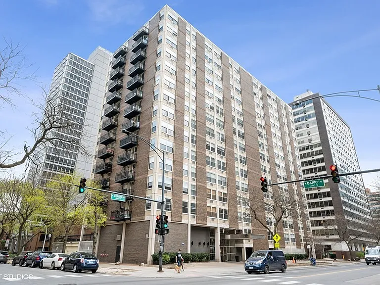 3033 N Sheridan Rd #408 — Photo 1