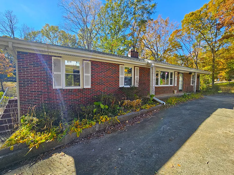 609 Memorial Drive Ext — Photo 3