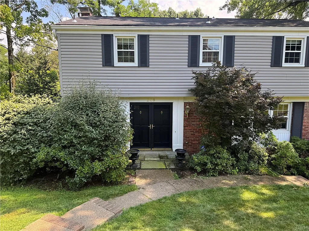 5 bed, 2.5 bath, 2223 sqft, $5,500 — Photo 1