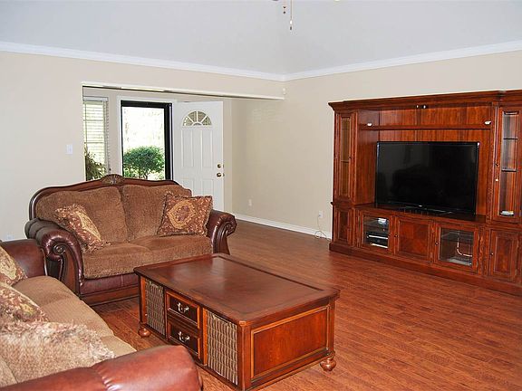 3rd image of 103 Jamaica Cir