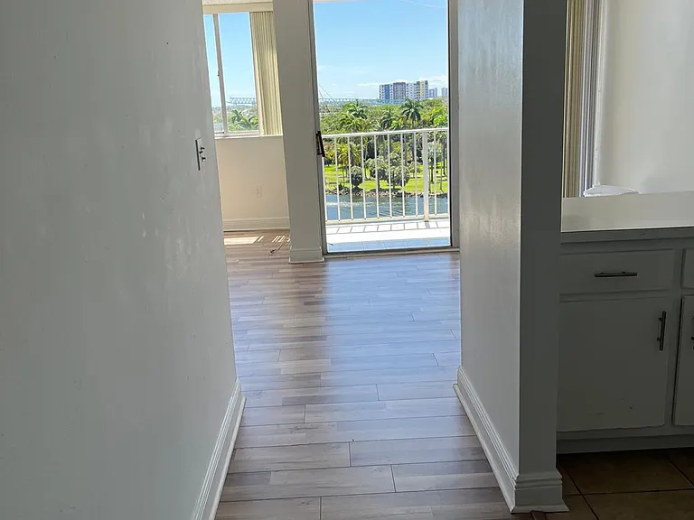 1700 NW North River Dr #809 — Photo 11