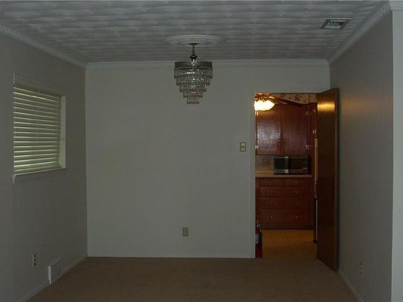 2nd image of 2204 S Vernon Ave