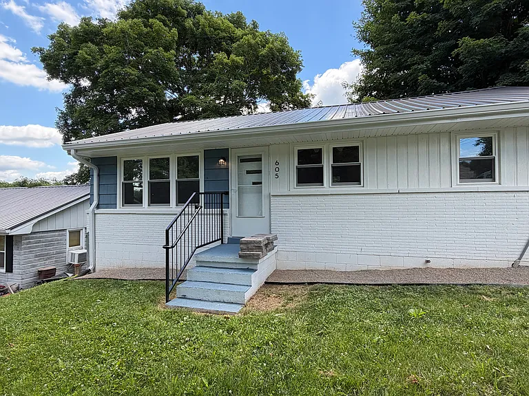 605 Cedar St — Photo 10