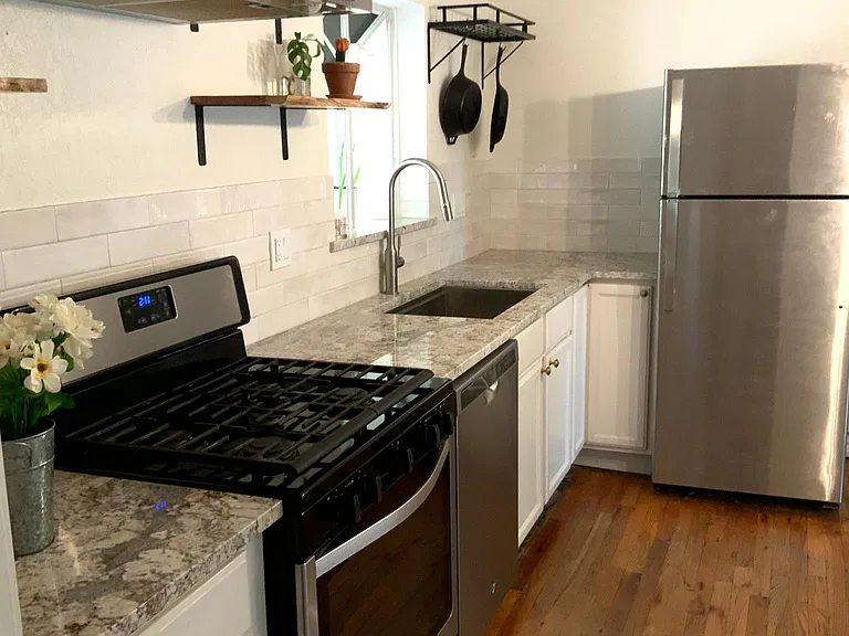 431 Irvington Dr — Photo 14