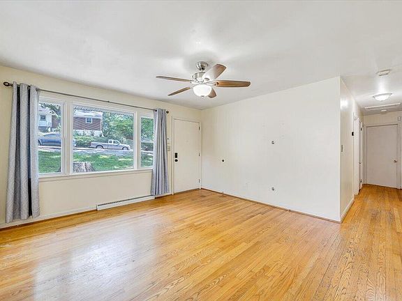 5th image of 4852 Autumn Ln NW