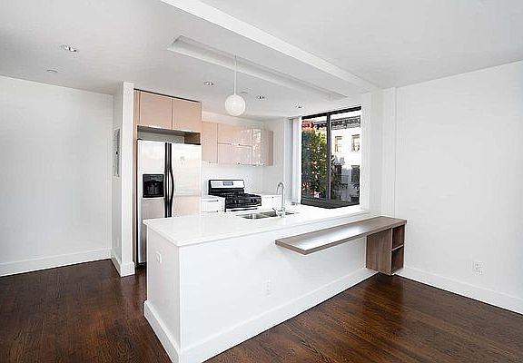 2nd image of 160 E 117th St #1