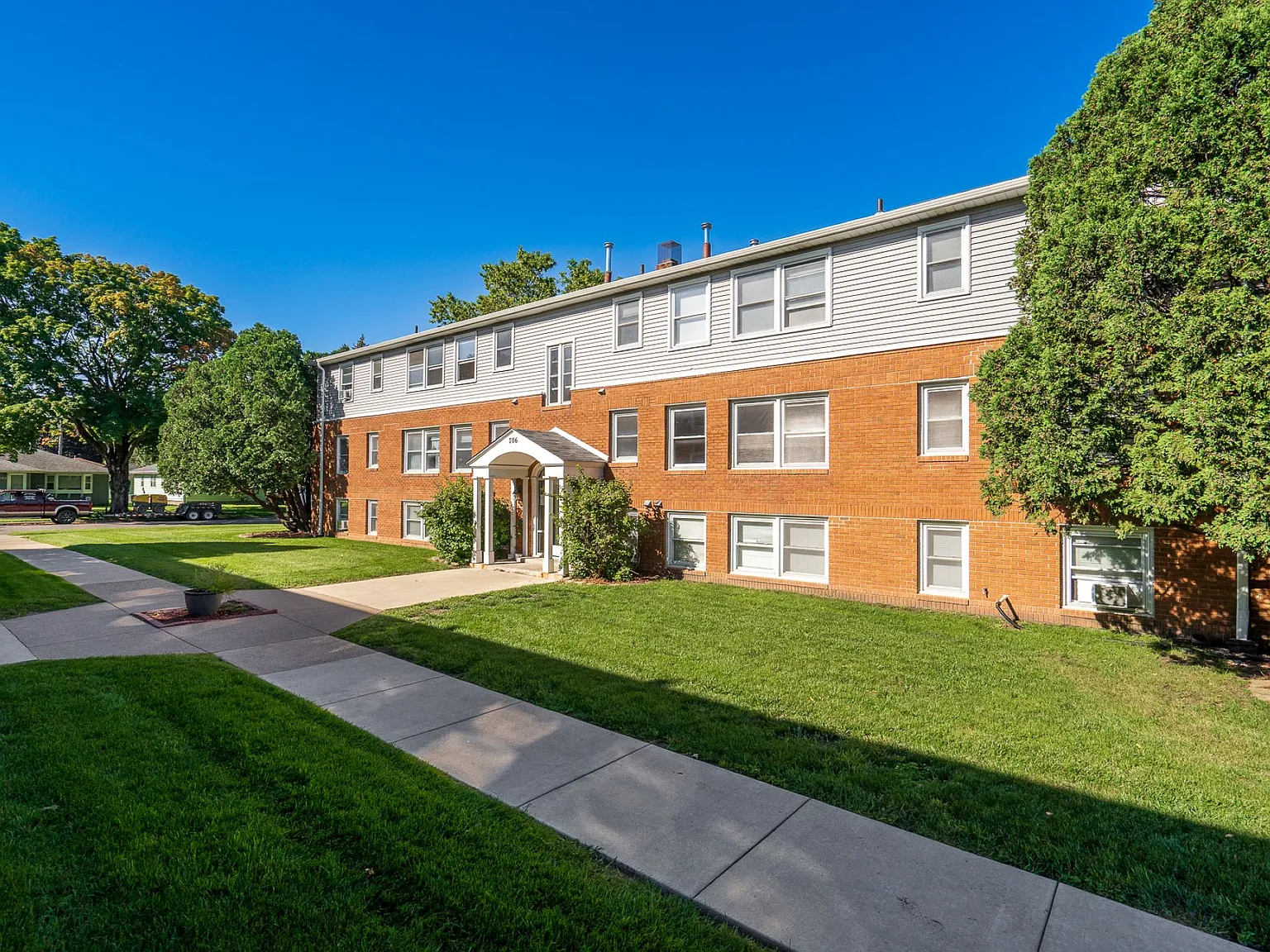 Academy Apartments — Photo 3