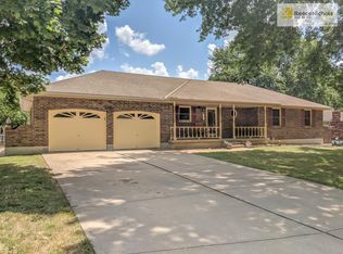 104 SW 4th St, Blue Springs, MO 64014