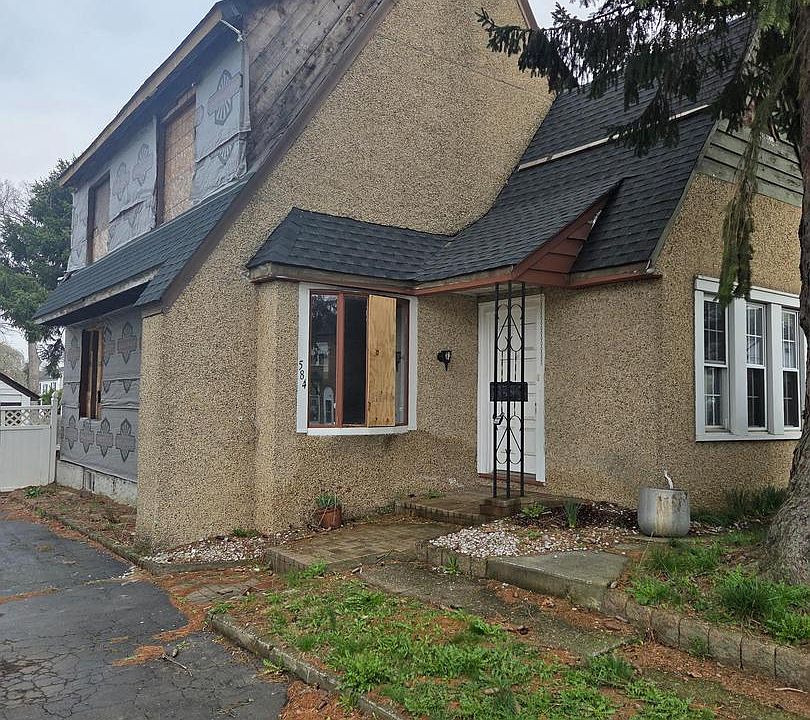 1st image of 584 Parkway Ave