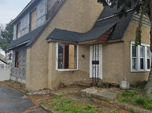 584 Parkway Ave, Ewing, NJ 08618