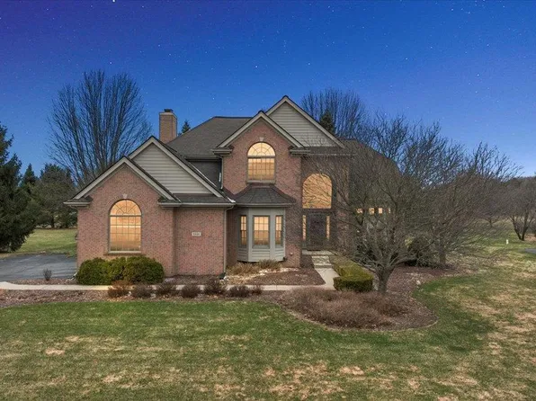 8446 S Shore Dr, Clarkston, MI 48348