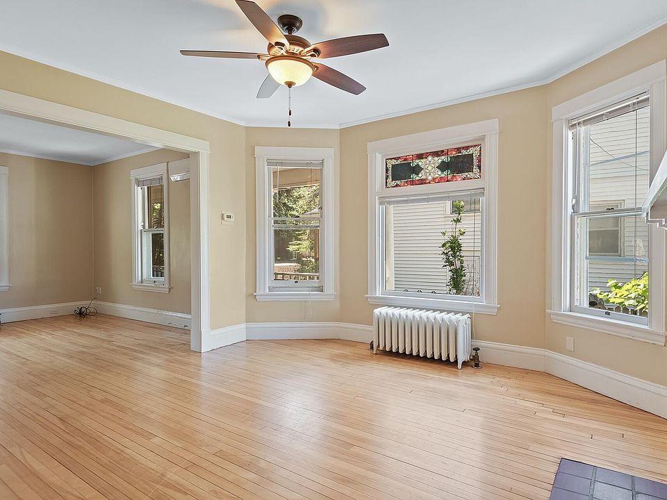 1st image of 3020 James Ave S #1