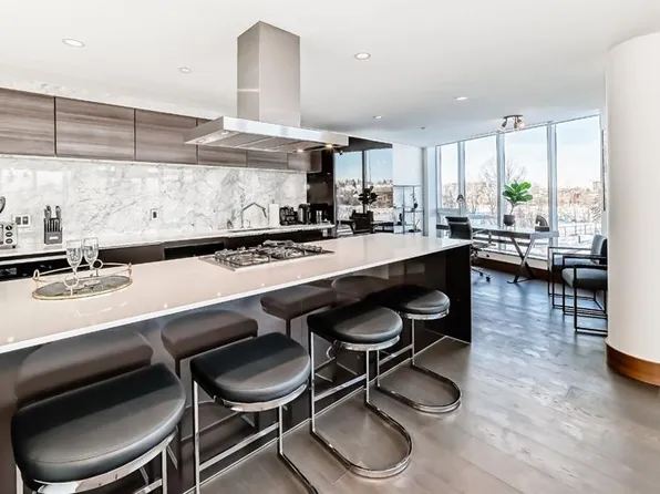 738 S 1st Ave SW #312, Calgary, AB T2P 5G8