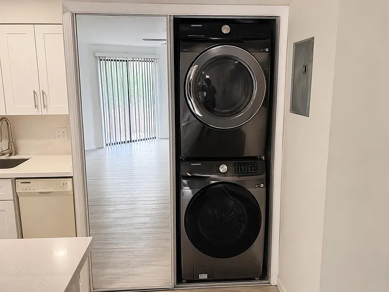 612 Executive Center Dr #207 — Photo 5