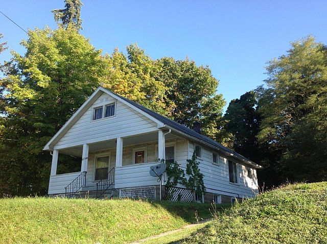 1st image of 827 Washington St