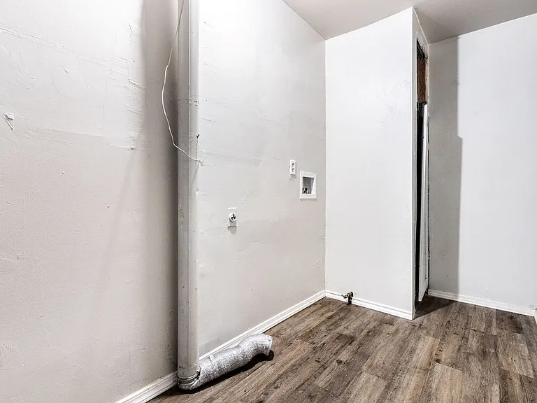 617 Queensboro Pl — Photo 12