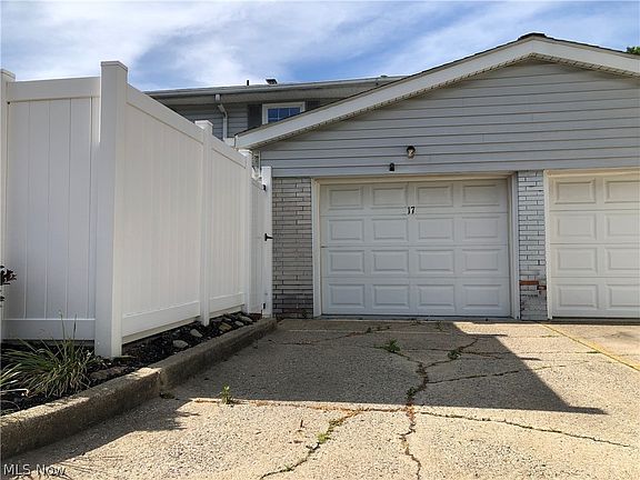 3rd image of 3 Meadowlawn Dr Unit 17
