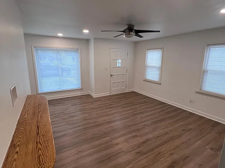 2030 Browning St — Photo 8