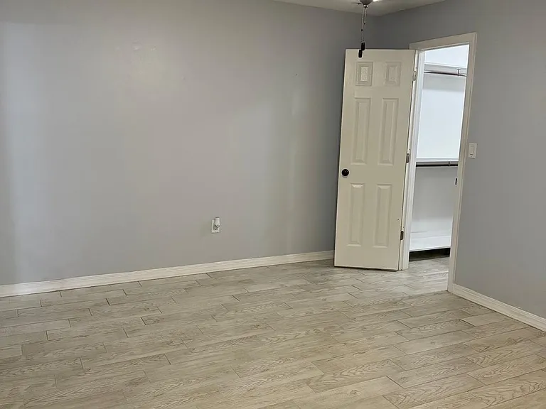 1077 Fernlea Dr #B — Photo 4