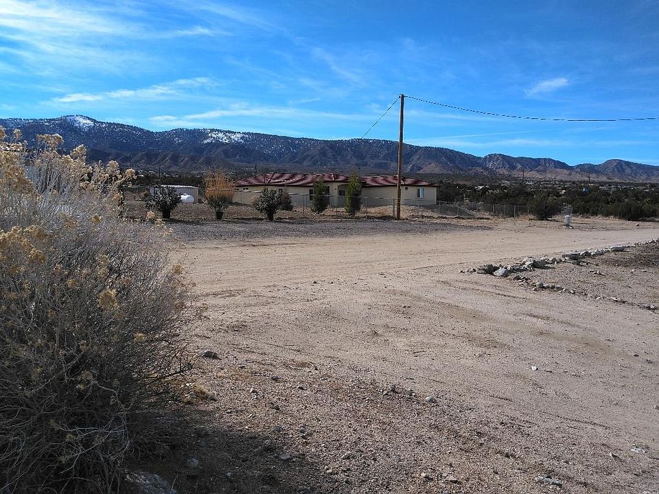 2nd image of 1121 Smoketree Rd