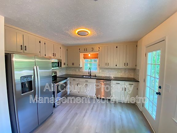 2nd image of 410 Riverlake Ct