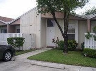 552 Woodgate Cir, Sunrise, FL 33326