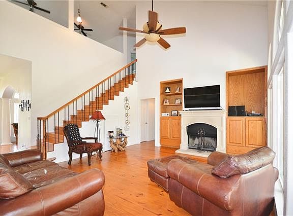 2nd image of 808 Grandview Estate Dr