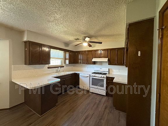 5th image of 4708 S Maple Ave
