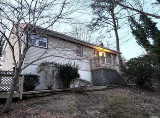 7 Hawthorne Rd, Rocky Point, NY 11778