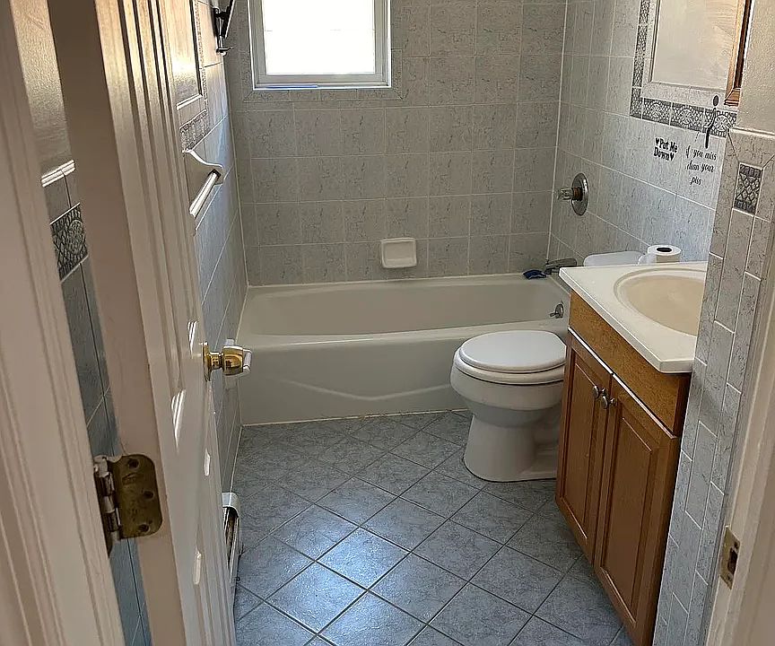 1st image of 2715 Paulding Ave Floor 3