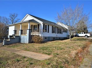 2631 Country Acres Pl, Hudson, NC 28638