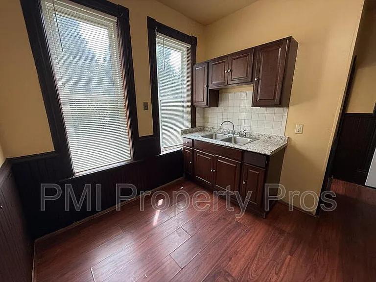 2439 N Dr William Finlayson St — Photo 16