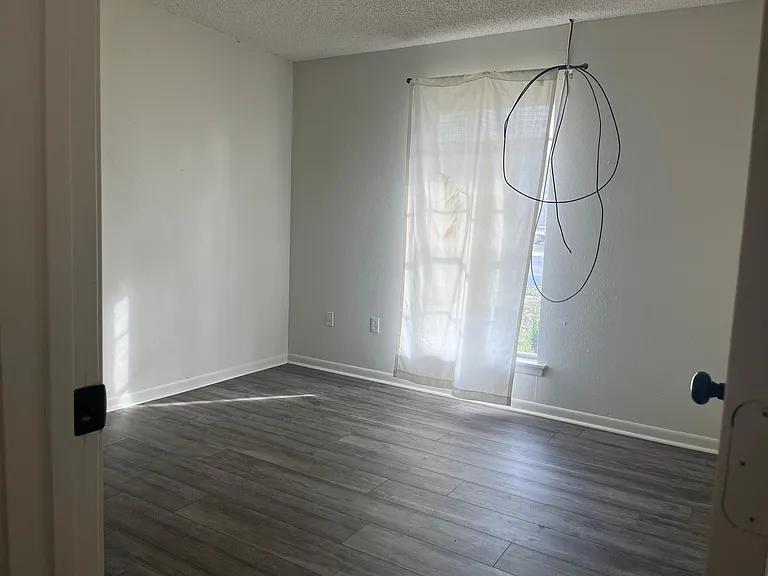 16749 Dahlgren Ave — Photo 4