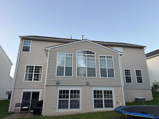 5 bed, 2.5 bath, 3120 sqft, $3,700 — Photo 3