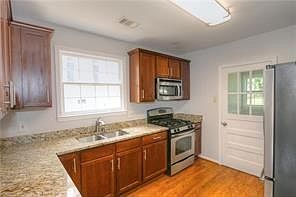 3rd image of 923 S Candler St