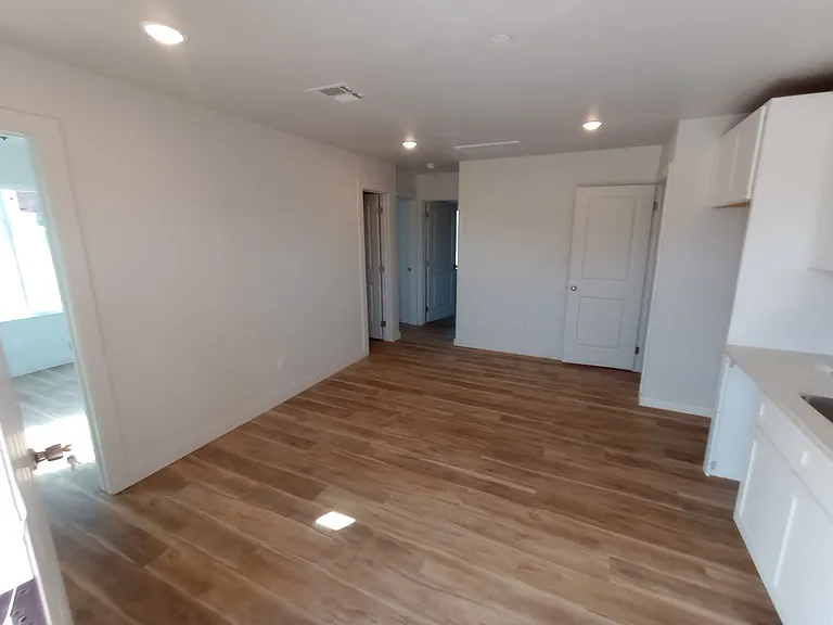 400 SW Grand Blvd #1 — Photo 7