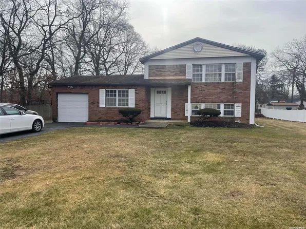 14 Pear Street, Central Islip, NY 11722