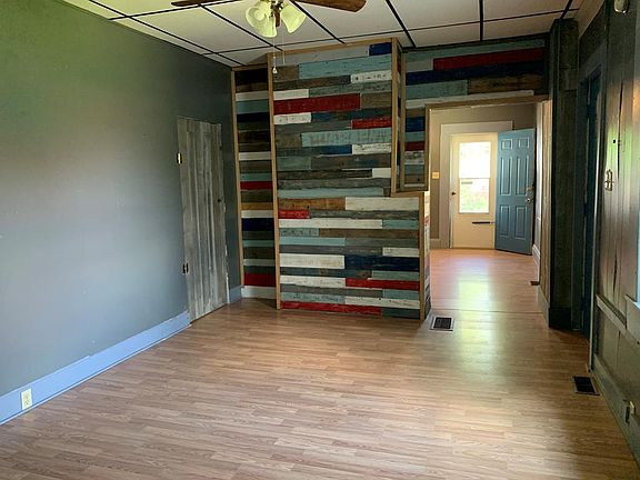 2nd image of 1313 Linden Ave