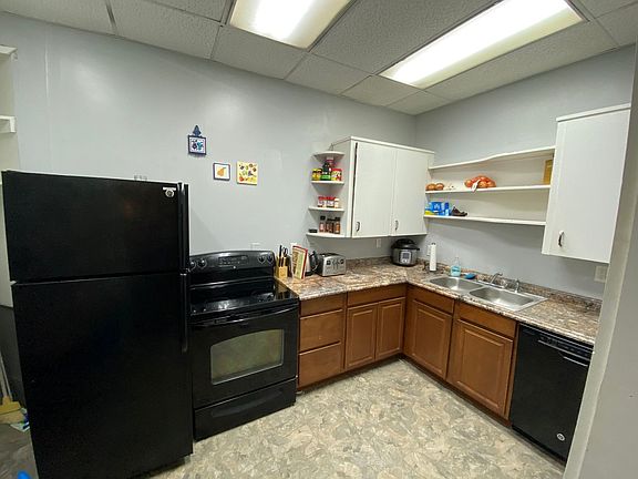 5th image of 906 E Burlington St APT 1