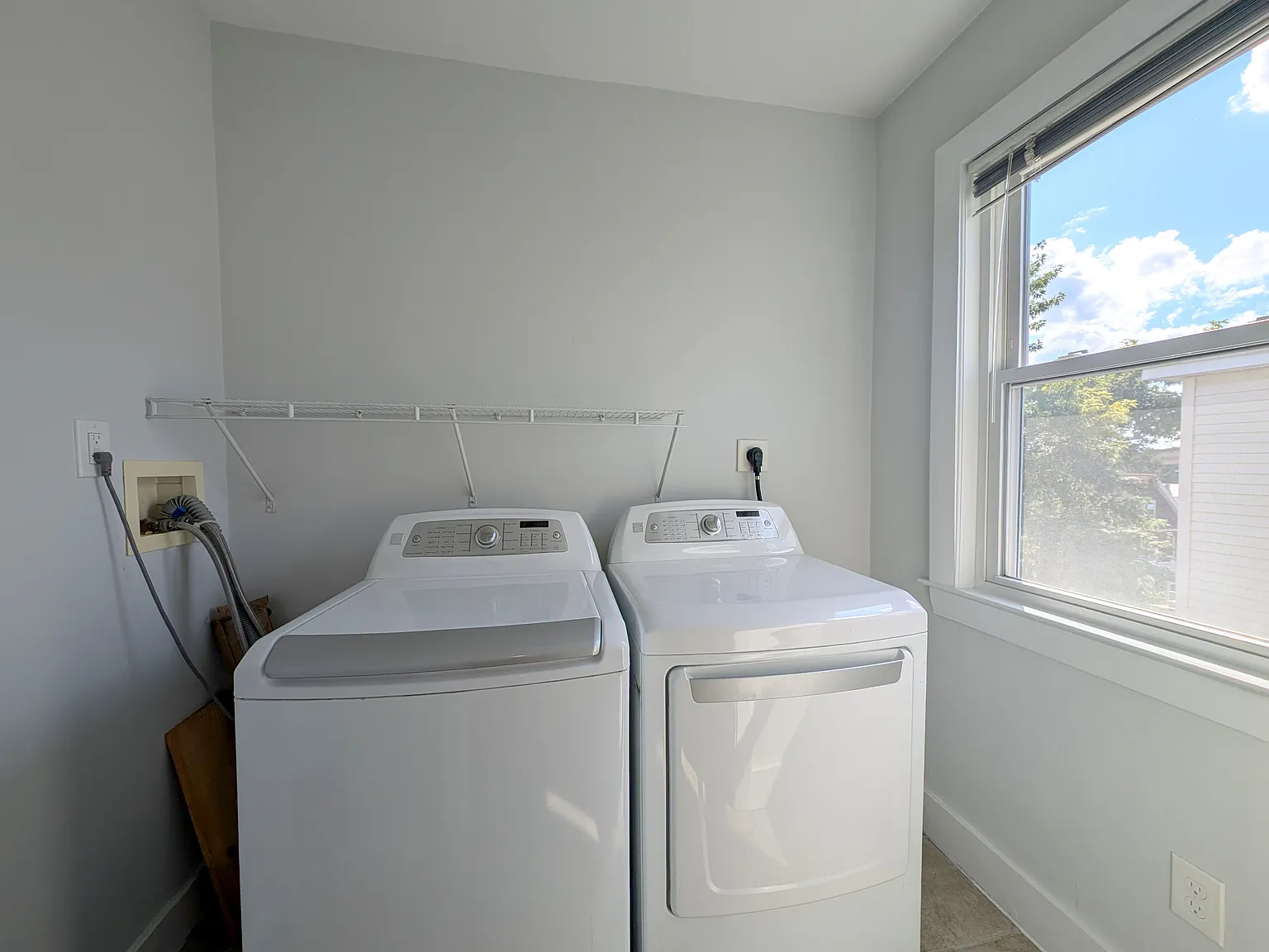 4 bed, 1200 sqft, $5,500 — Photo 4