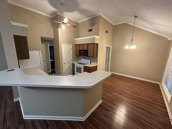 2nd image of 814 Cairn Creek Dr