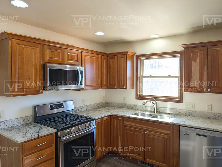 2250 Daly Dr — Photo 5