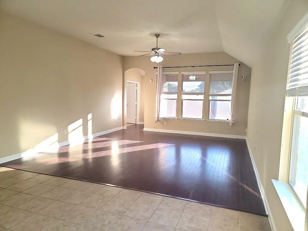 1844 Elaina Loop — Photo 4